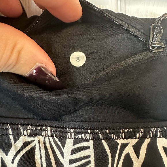 Lululemon Speed up Shorts Sz.8 - Picture 2 of 4